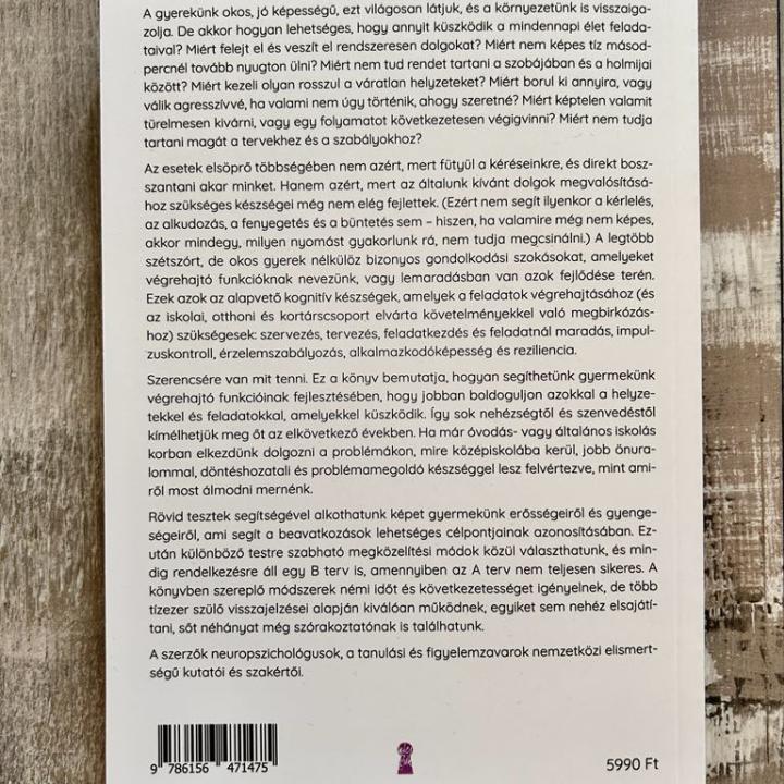 Okos, de szétszórt