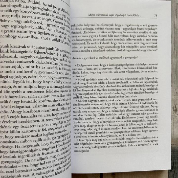 Okos, de szétszórt