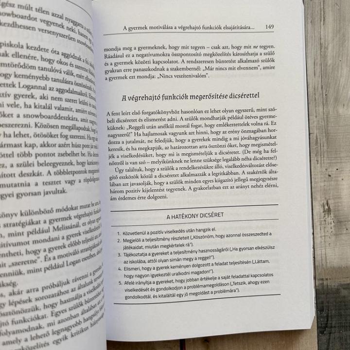 Okos, de szétszórt