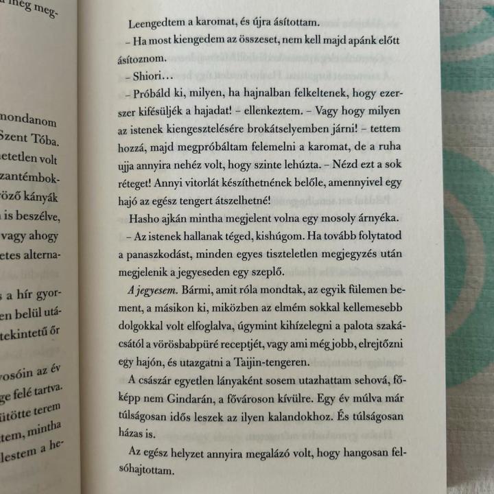 Hat bíborszín darumadár