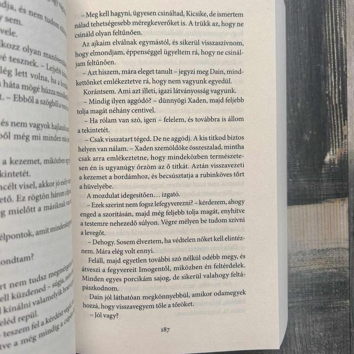 Fourth Wing – Negyedik szárny